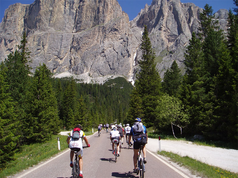 gal/2010/07 - Sella Ronda Bike Day 2010/05 - SellaRonda_Bike_Day/04 - L_affascinante e duro Passo Sella/2P6270179-01.jpg